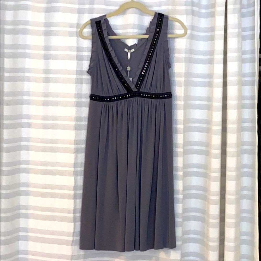 Gray dress with v-neck sequins Metro 7